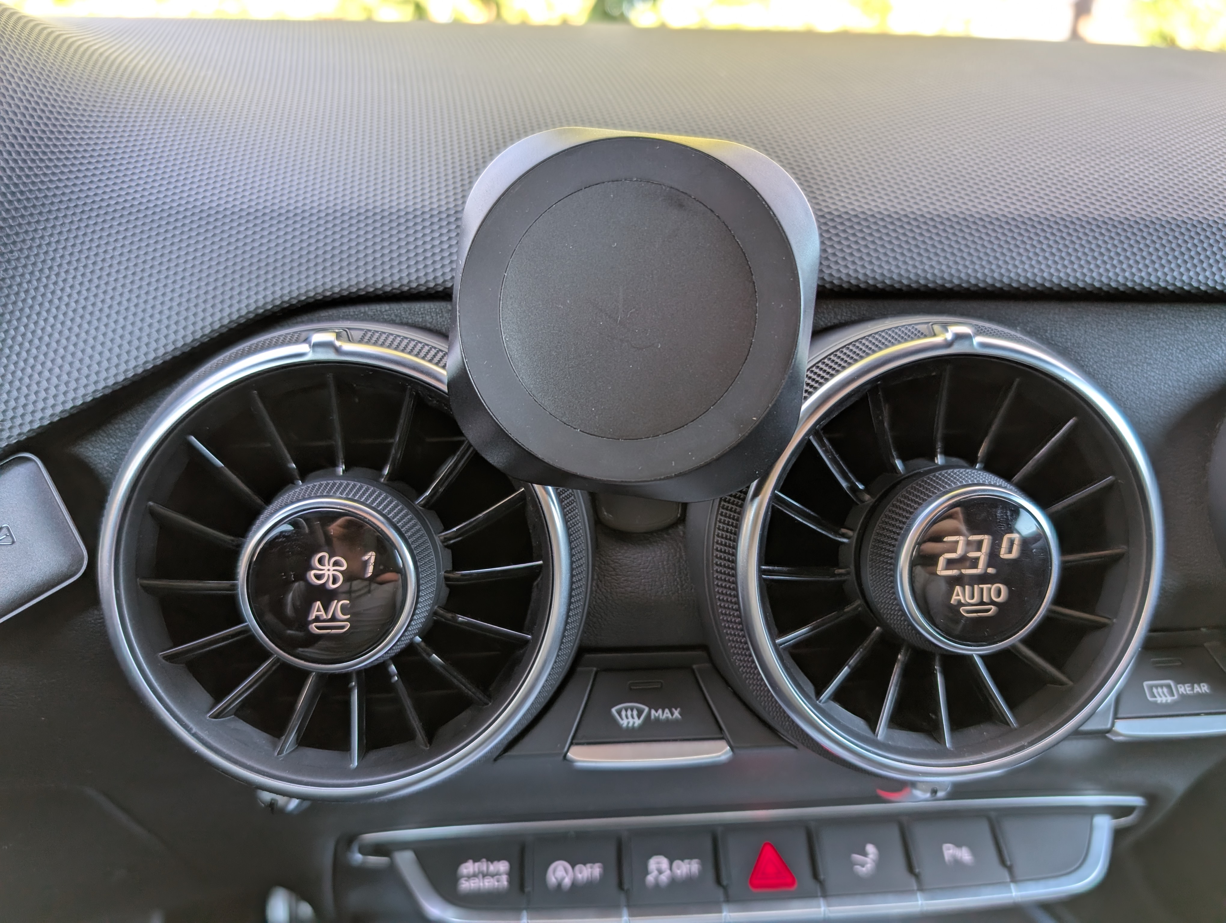 Handyhalterung für Audi TT 8S/MK3 | Qi2/MagSafe kompatible | 17mm Ball